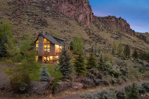 $1,385,000 | 9 Autumn Blaze Lane, Salmon, ID 83467