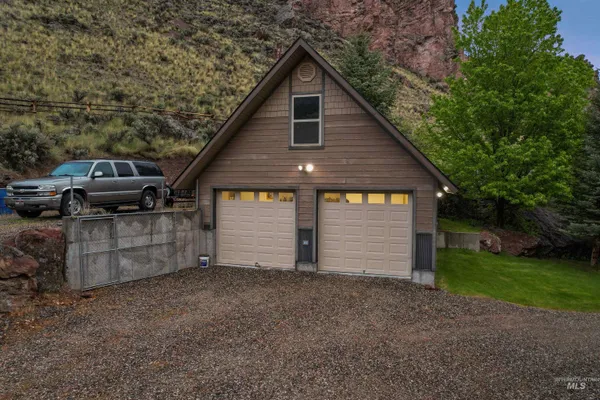 $1,385,000 | 9 Autumn Blaze Lane, Salmon, ID 83467