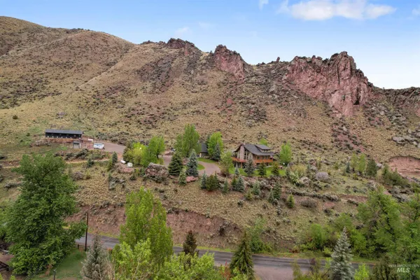 $1,385,000 | 9 Autumn Blaze Lane, Salmon, ID 83467