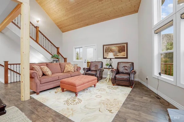 $1,385,000 | 9 Autumn Blaze Lane, Salmon, ID 83467