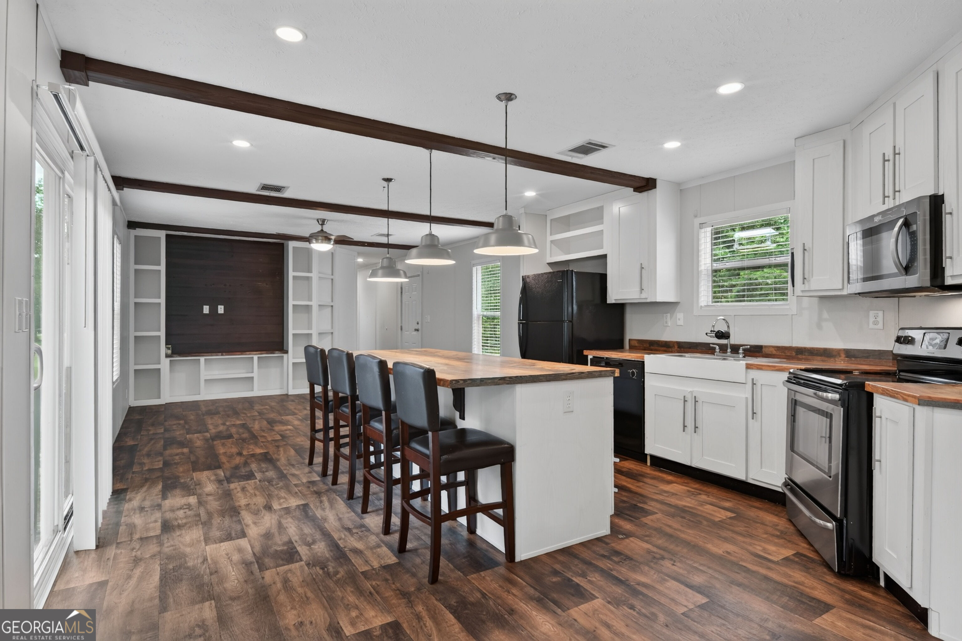 901 Joy Bluff Road Reidsville, GA 30453 - Photo 13 of 42 Matterport 3D Tour: https://my.matterport.com/show/?m=BquB9pKzPNf