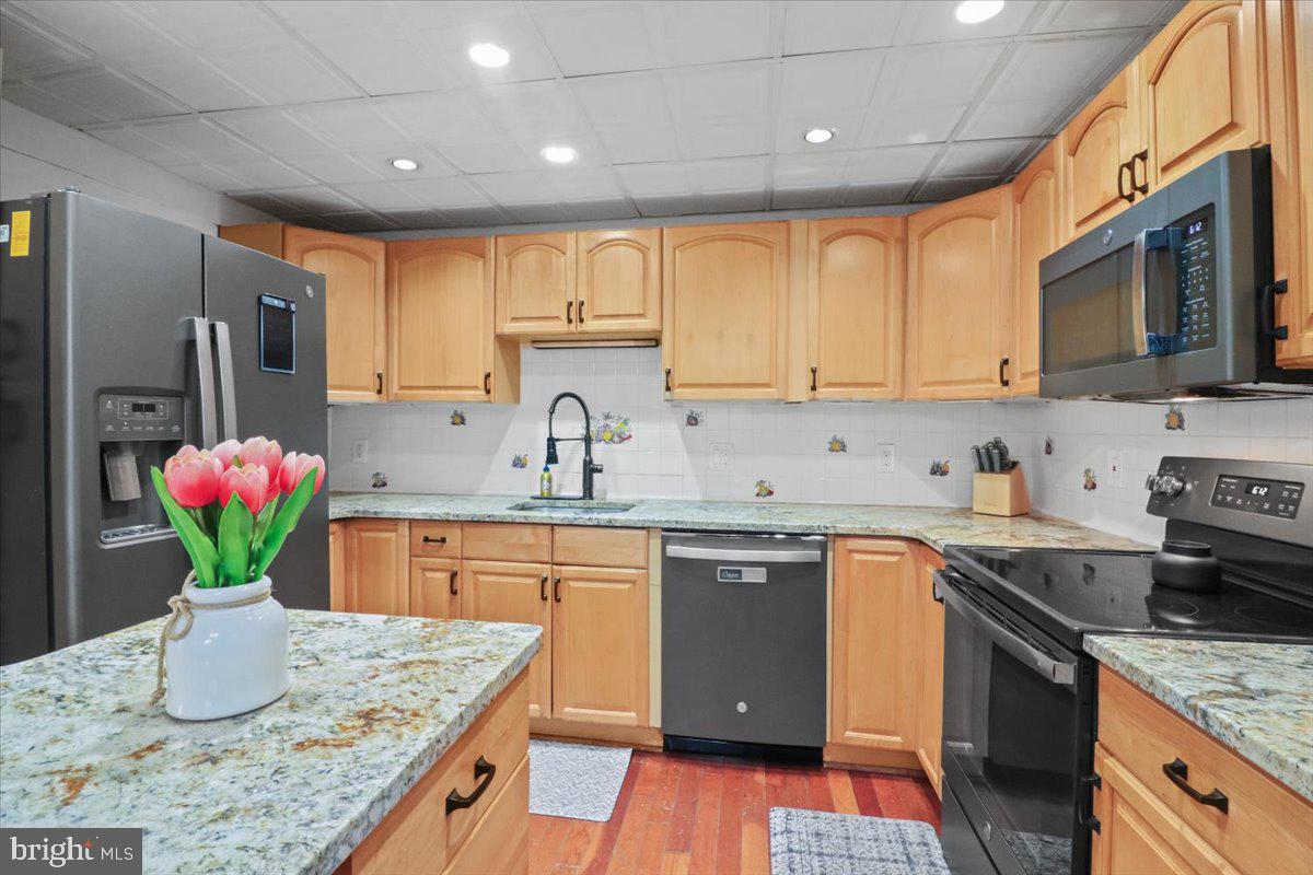 1518 Manley Road, Unit B3 West Chester, PA 19382 - Photo 6 of 23 Plenty of cabinets including a pantry