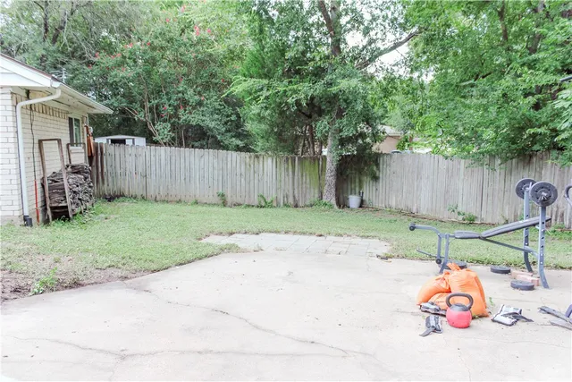 $1,300 | 316 Amherst Court, College Station, TX 77840