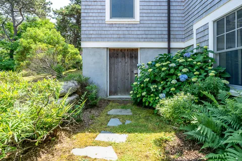 $2,200,000 | 9 Towhee Lane, Truro, MA 02666