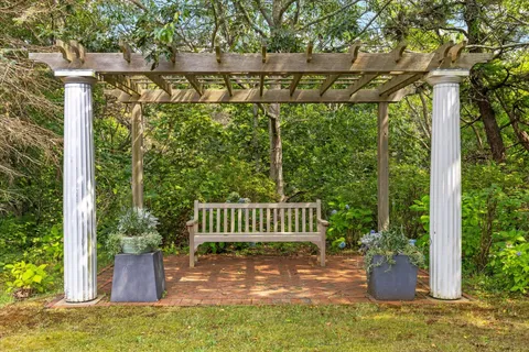 $2,200,000 | 9 Towhee Lane, Truro, MA 02666