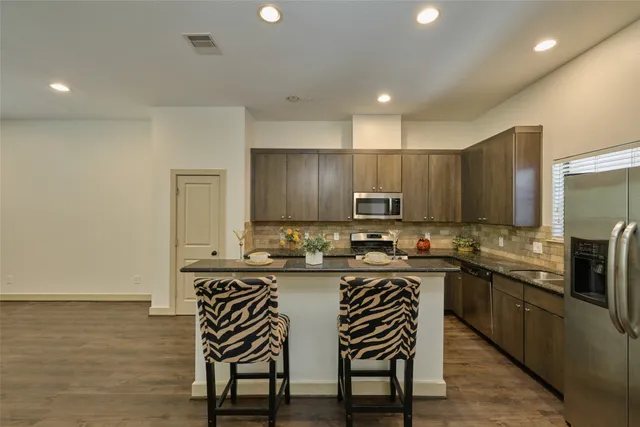 $325,000 | 2422 Navigation Boulevard, Unit E, Houston, TX 77003