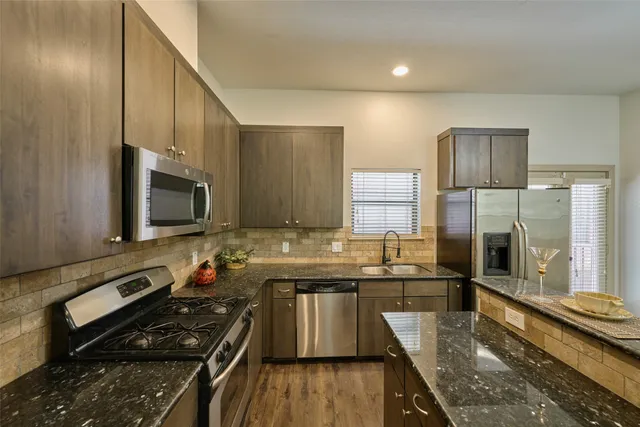 $325,000 | 2422 Navigation Boulevard, Unit E, Houston, TX 77003