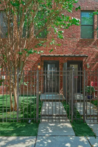 $325,000 | 2422 Navigation Boulevard, Unit E, Houston, TX 77003