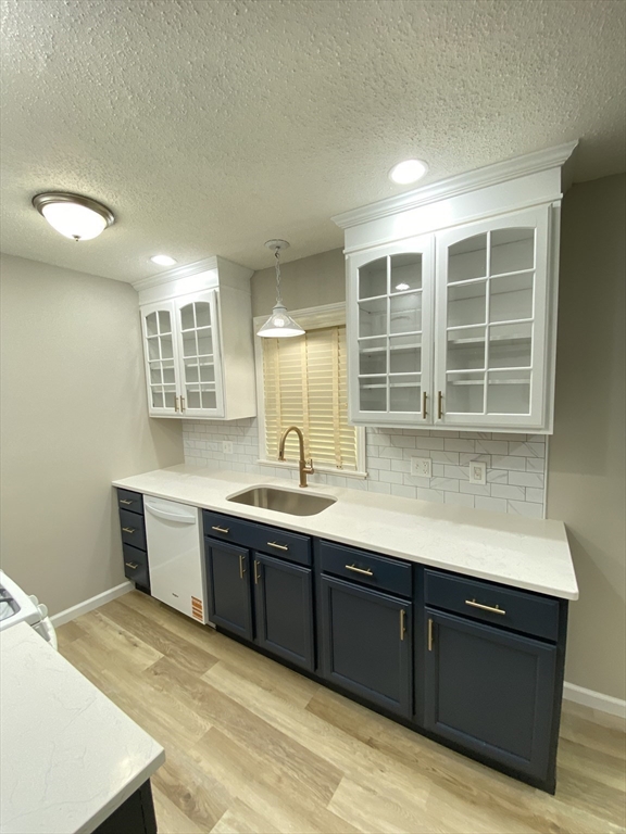 915 Bradley Road Springfield, MA 01109 - Photo 5 of 25