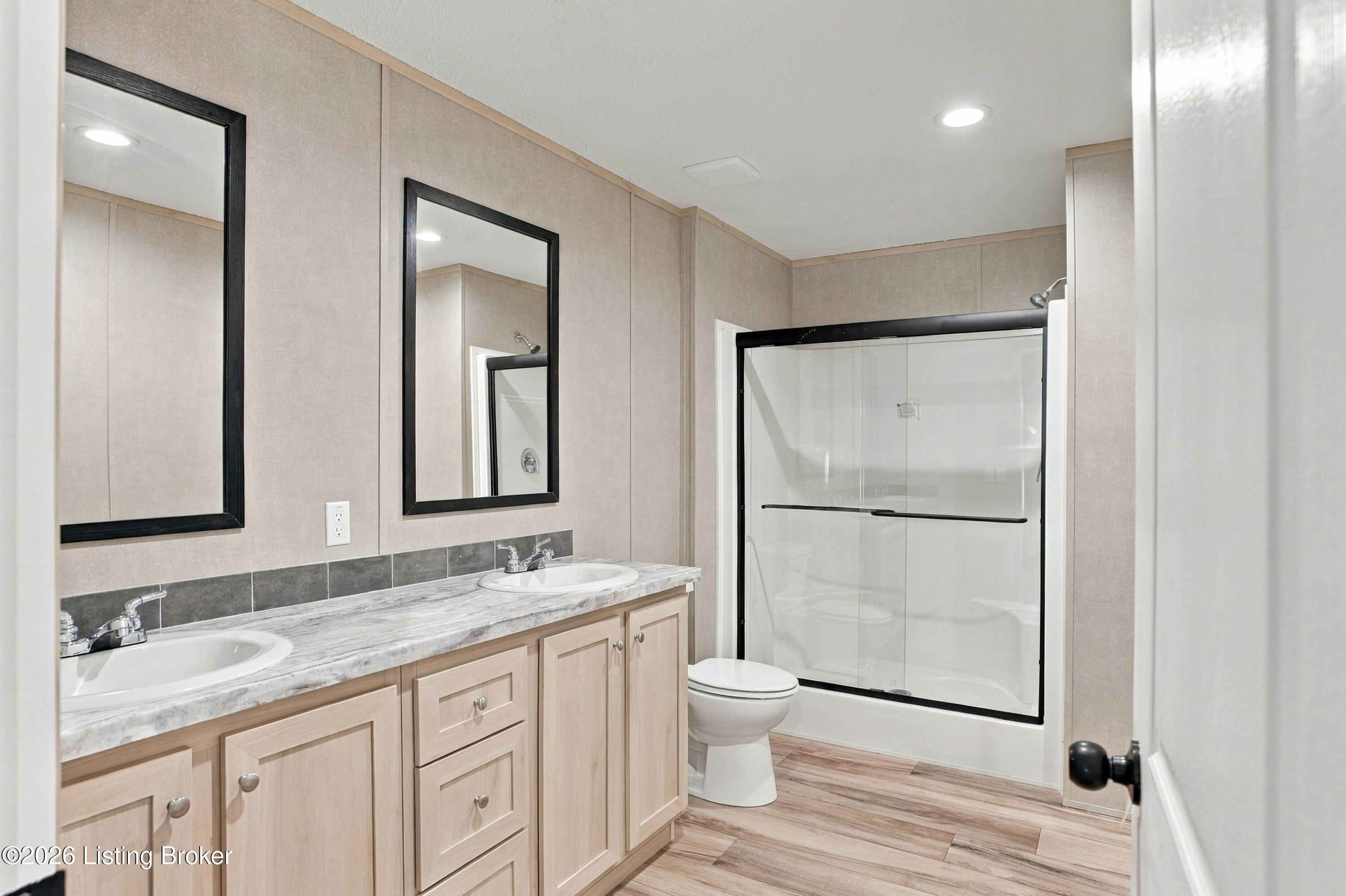 4489 Berrytown Road Rineyville, KY 40162 - Photo 20 of 39 20 - Primary Bath