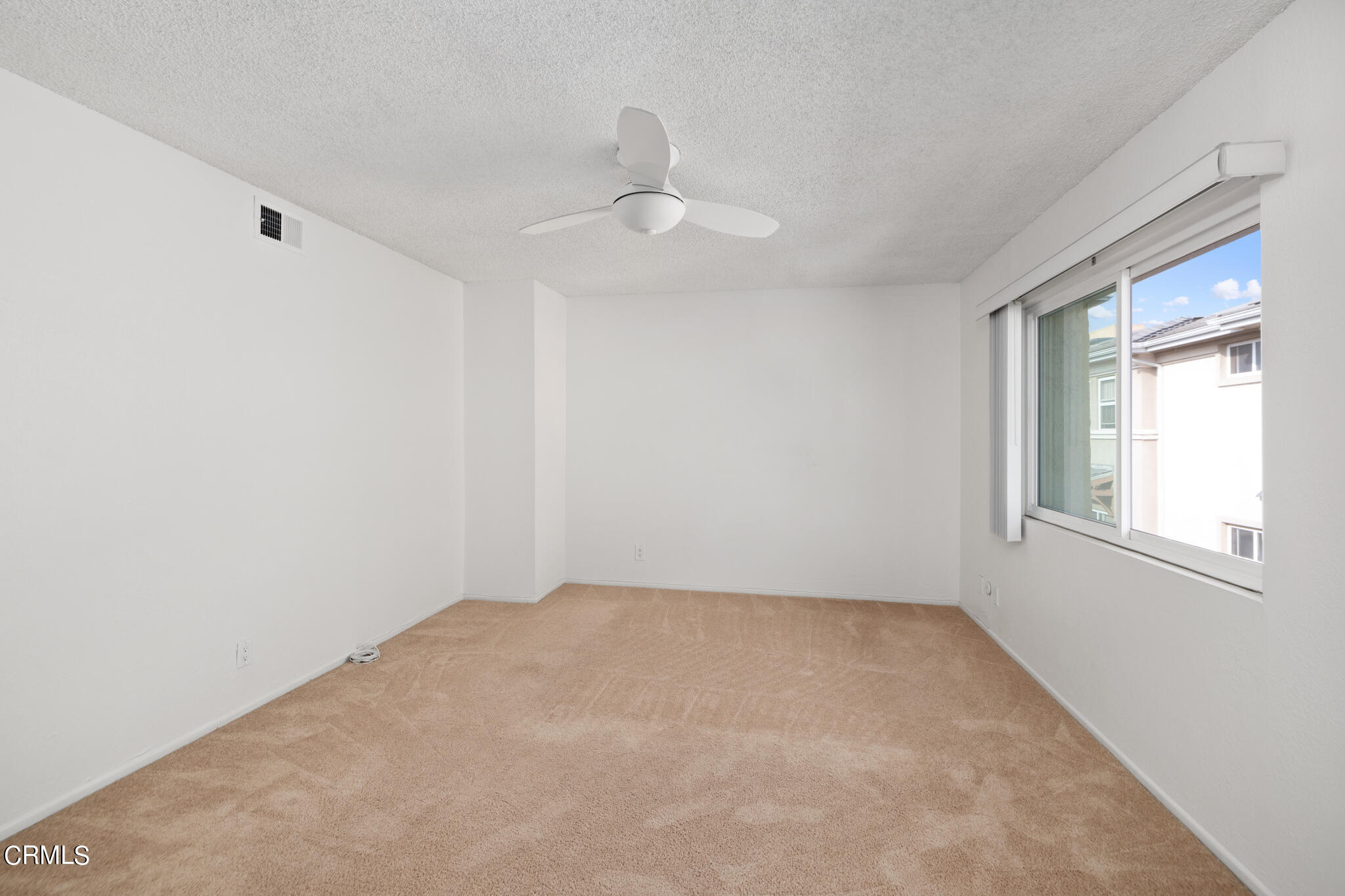 2429 Oswego Street, Unit B Pasadena, CA 91107 - Photo 14 of 25 an empty room with a window