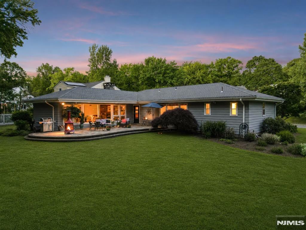 95 Yantacaw Brook Road Montclair, NJ 07043 - Photo 4 of 48