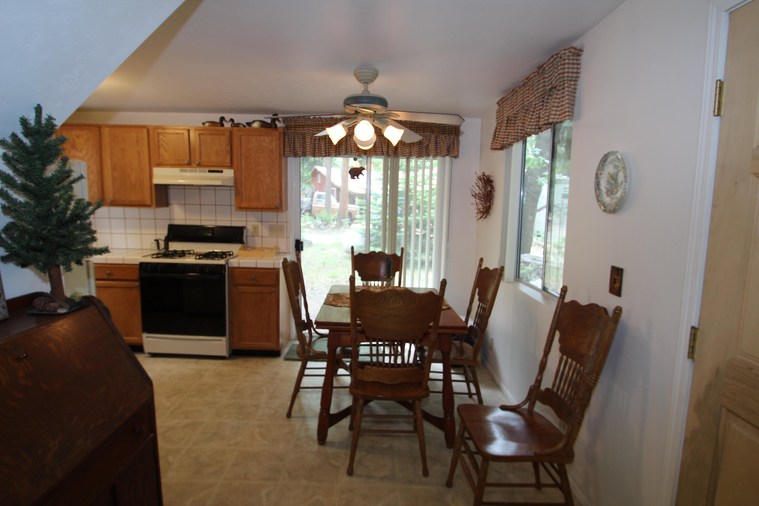 565 Trail End Drive Springville, CA 93265 - Photo 3 of 58 IMG_9552