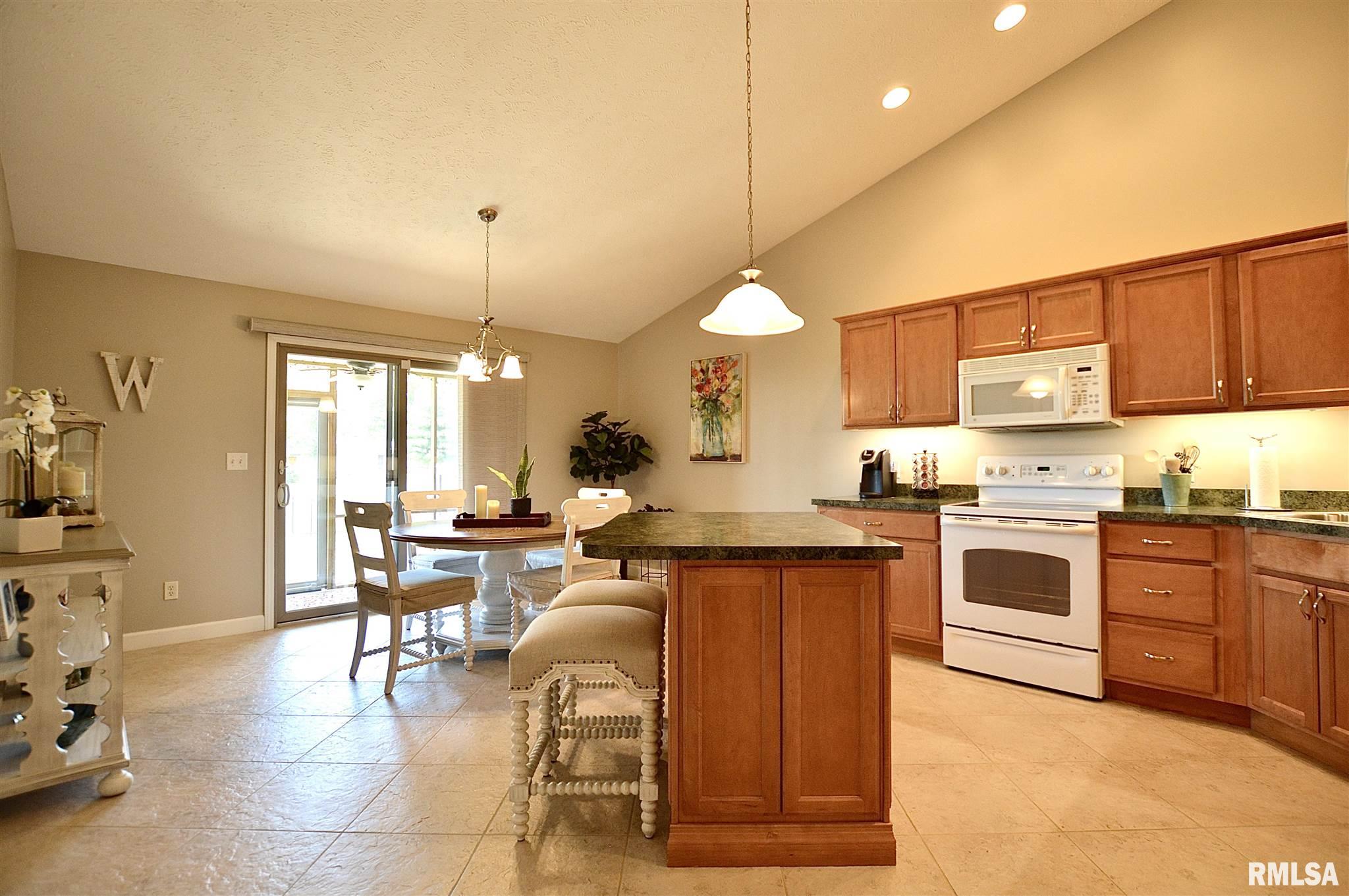 4415 Castle Pines Drive Springfield, IL 62711 - Photo 8 of 31 Gallery Image 8