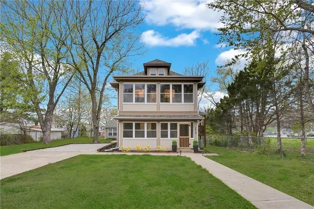 $315,000 | 1610 South Northern Boulevard, Independence, MO 64052