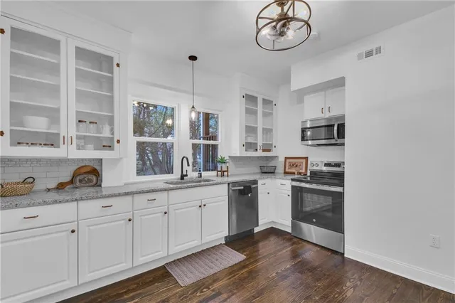 $315,000 | 1610 South Northern Boulevard, Independence, MO 64052