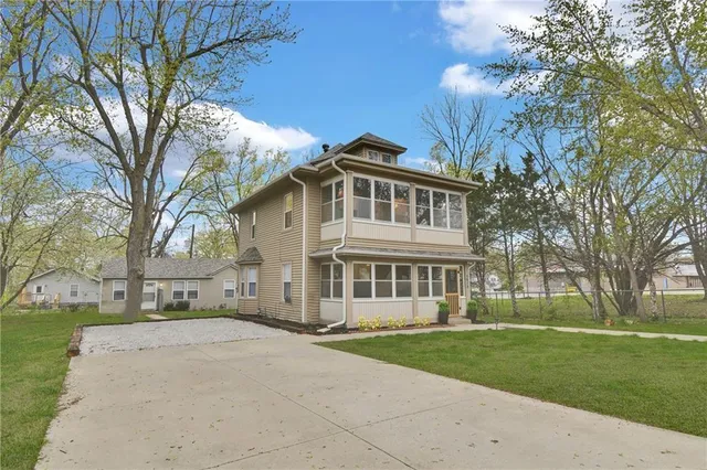 $315,000 | 1610 South Northern Boulevard, Independence, MO 64052