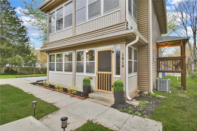 $315,000 | 1610 South Northern Boulevard, Independence, MO 64052