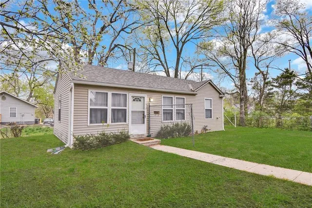 $315,000 | 1610 South Northern Boulevard, Independence, MO 64052