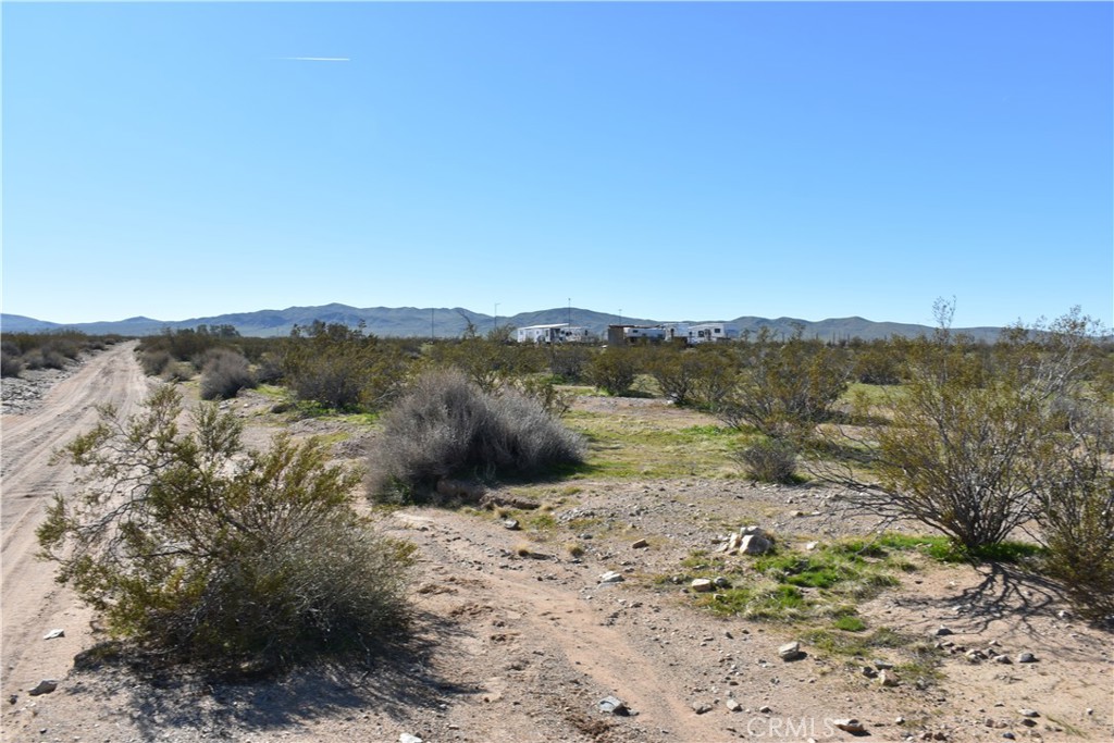 25 Frontier Road Helendale, CA 92342 - Photo 2 of 31