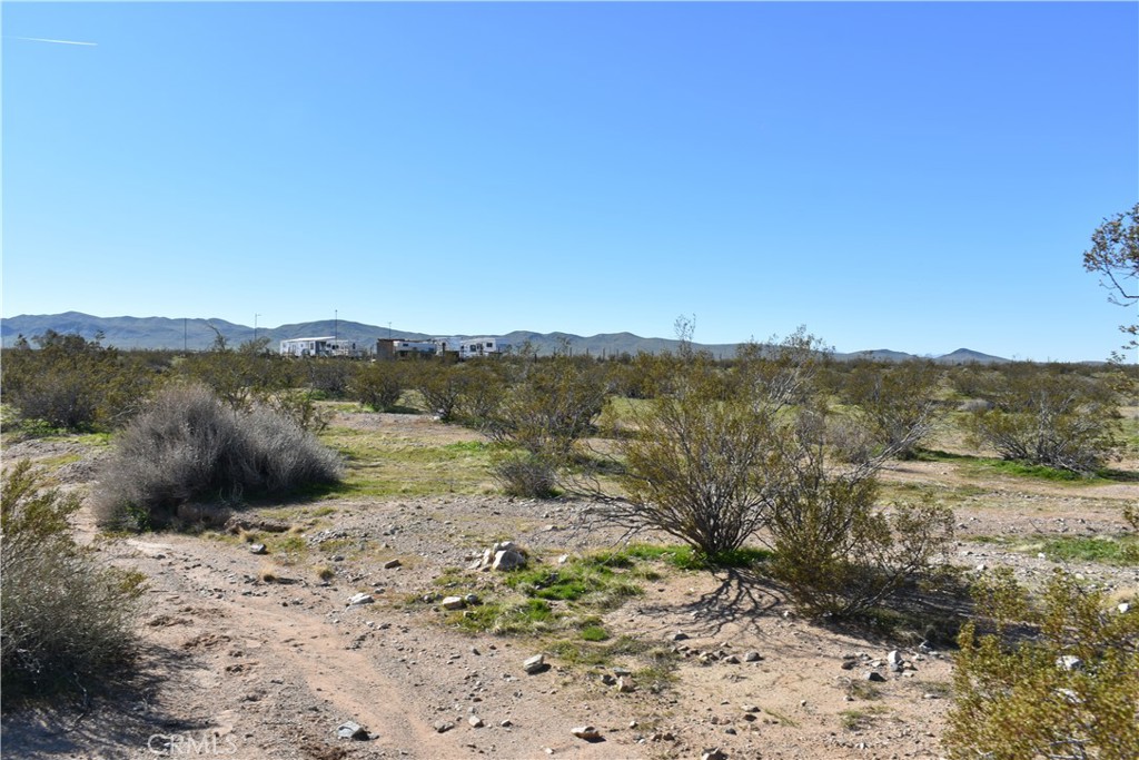 25 Frontier Road Helendale, CA 92342 - Photo 3 of 31