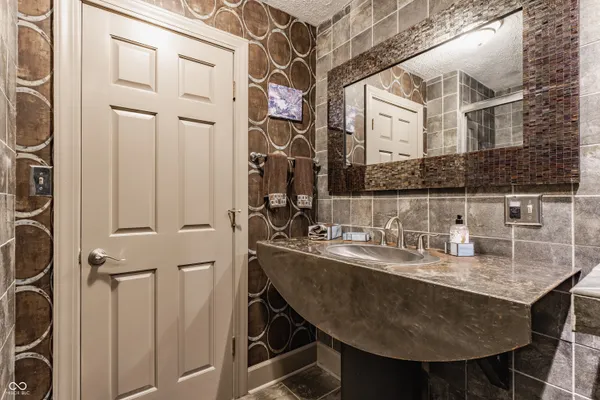 $2,600,000 | 2034 Dubois Road, Spencer, IN 47460