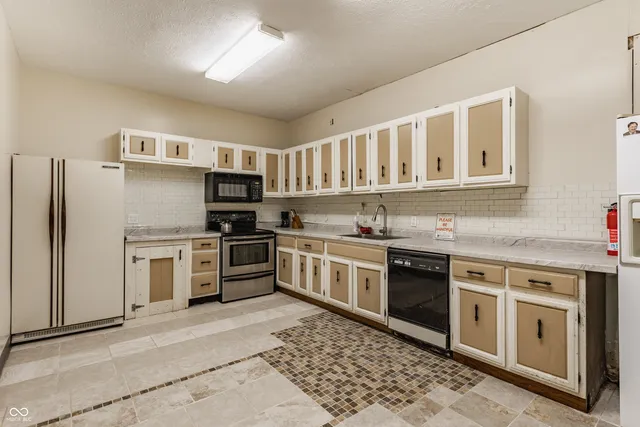 $2,600,000 | 2034 Dubois Road, Spencer, IN 47460