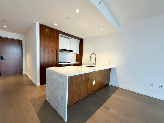 $6,200 | 75 Park Lane South, Unit 804, Jersey City, NJ 07310