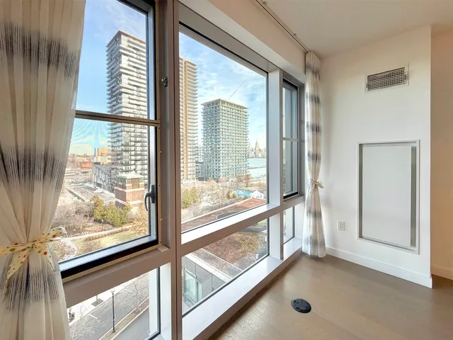 $6,200 | 75 Park Lane South, Unit 804, Jersey City, NJ 07310