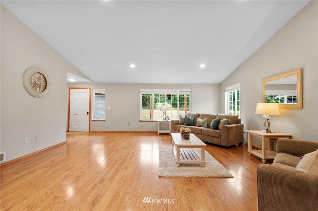 320 East Wilson Way Grapeview, WA 98546 - Photo 10 of 35 Gallery Image 10