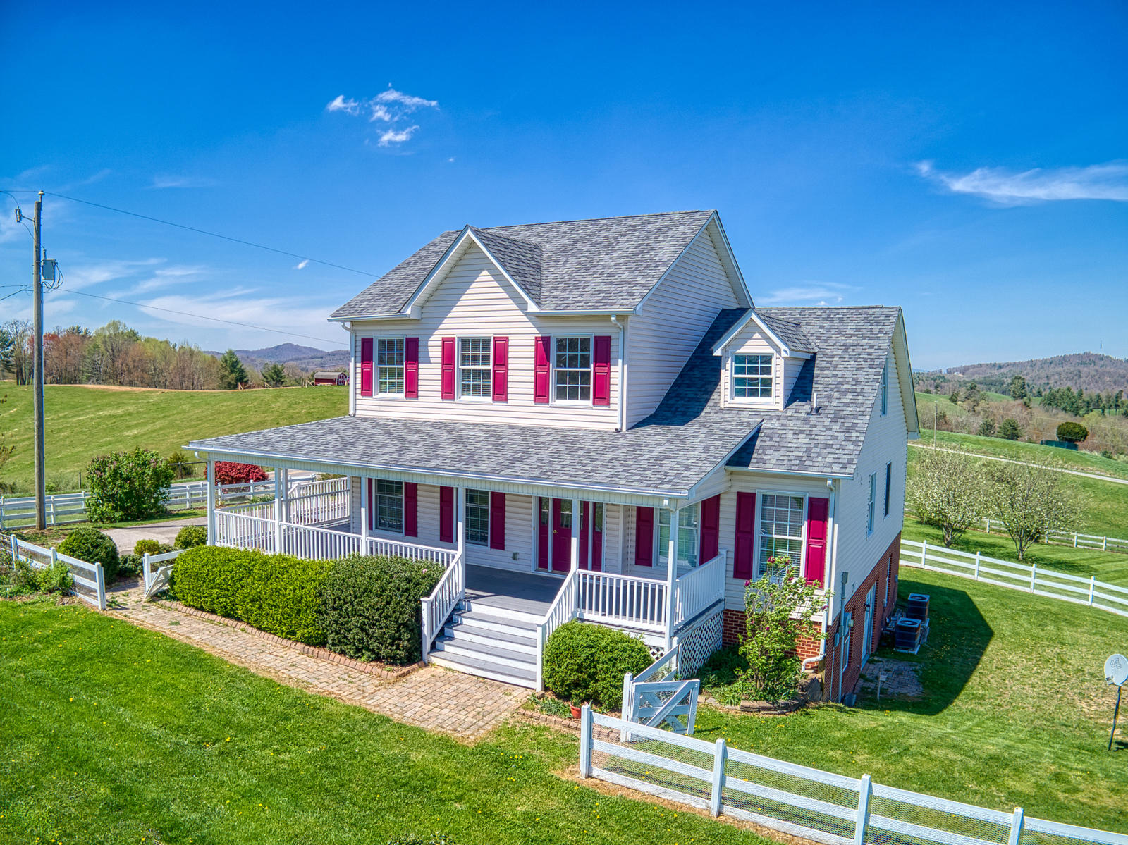 115 Marcom Drive Northwest Riner, VA 24149 - Photo 2 of 31 a front view of house with yard and green space