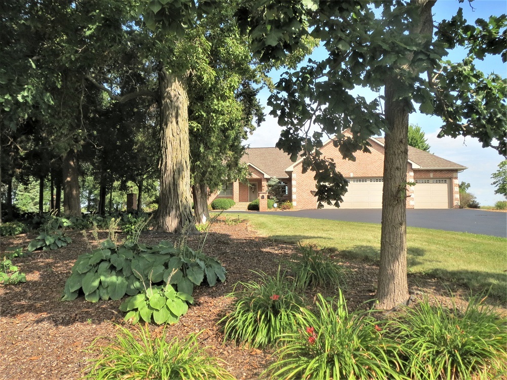1122 Sterling Road Dixon, IL 61021 - Photo 45 of 45 a view of an outdoor space and a yard