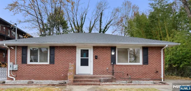 $5,500 | 60 Poplar Avenue, Hackensack, NJ 07601