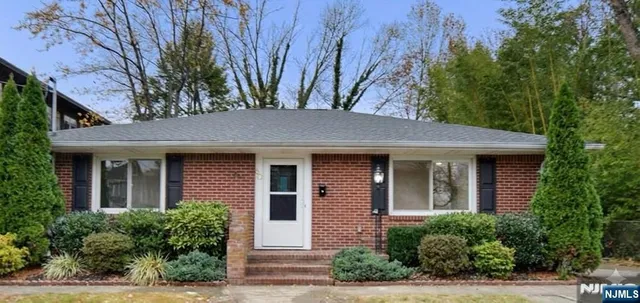 $5,250 | 60 Poplar Avenue, Hackensack, NJ 07601