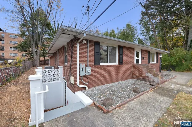 $5,500 | 60 Poplar Avenue, Hackensack, NJ 07601