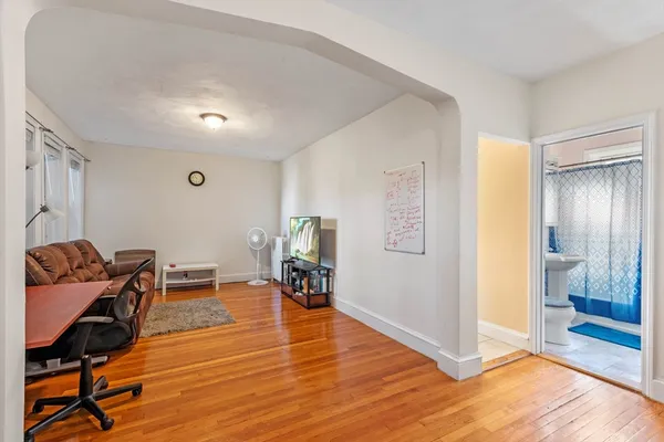 $2,400 | 1666 Commonwealth Avenue, Unit 33, Boston, MA 02135