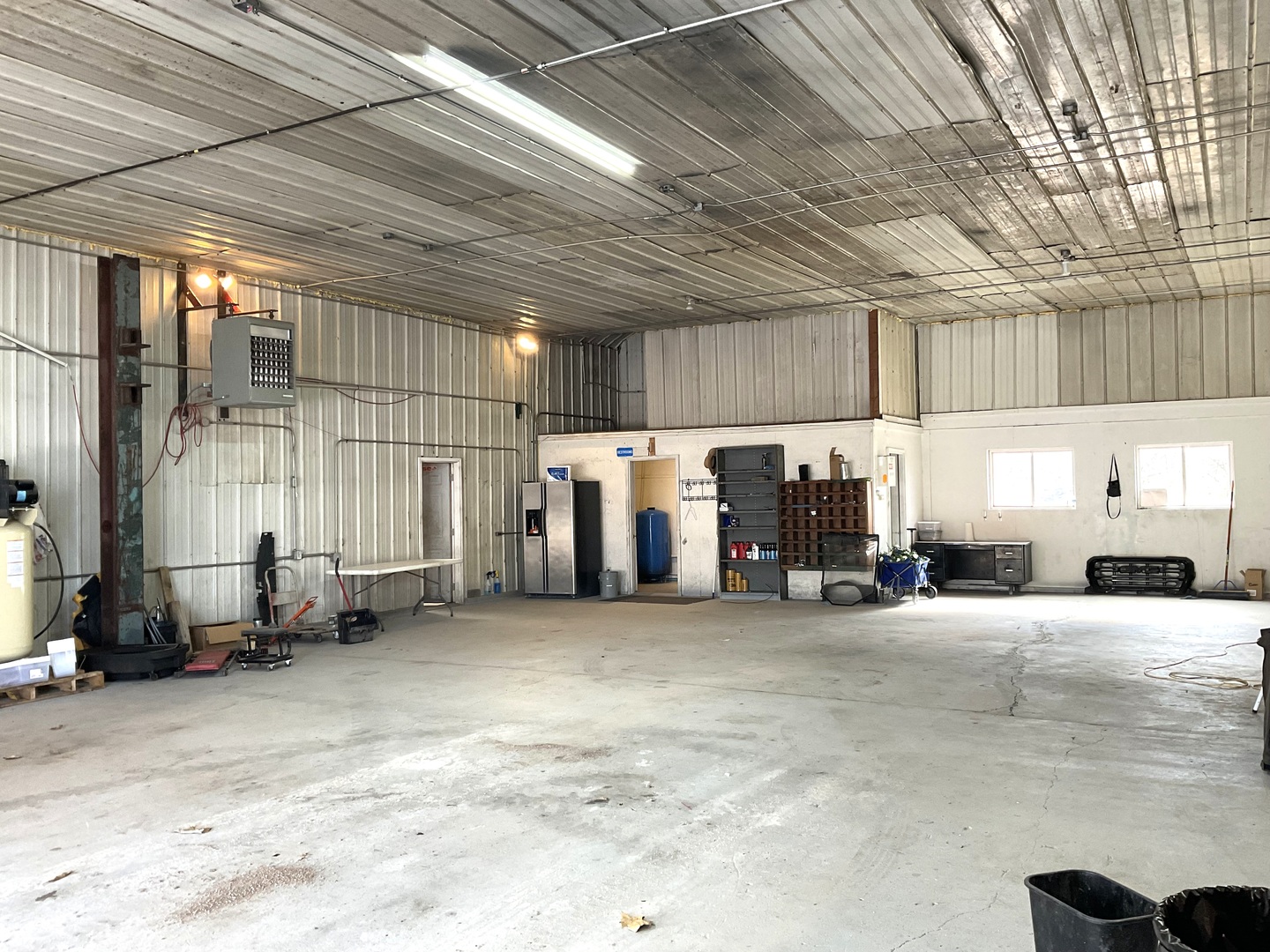 6010-6060 East Minooka Road Minooka, IL 60447 - Photo 5 of 24 a view of a room with gym equipment