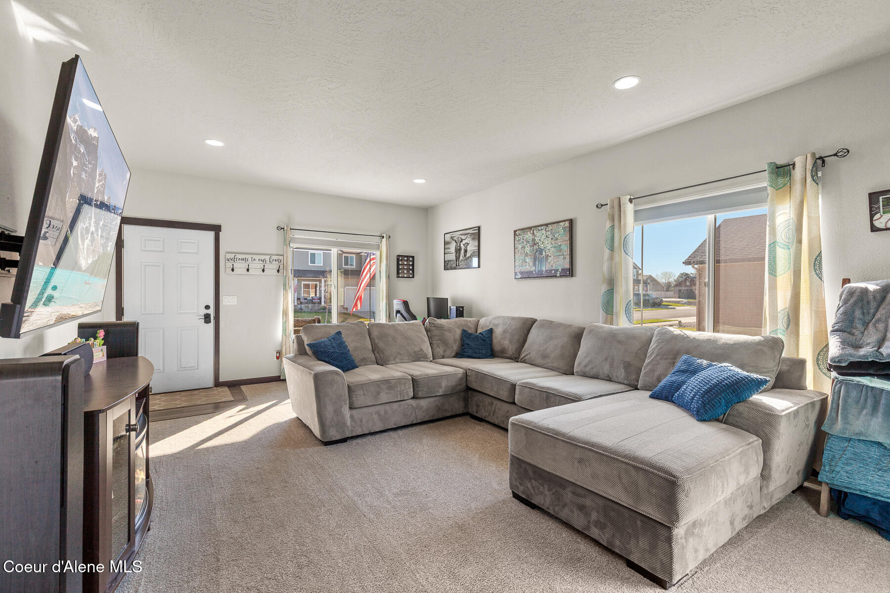 12365 West Renshaw Avenue Post Falls, ID 83854 - Photo 8 of 35 Living Room