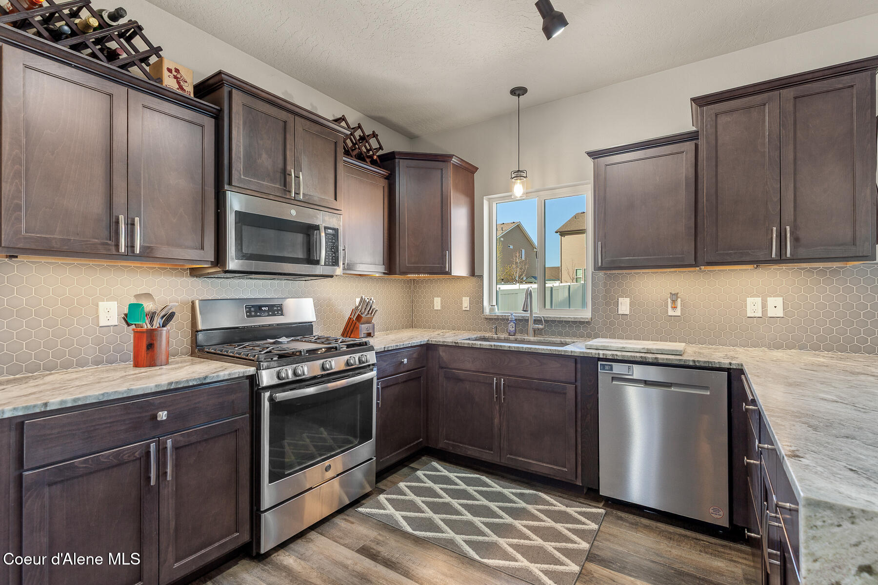 12365 West Renshaw Avenue Post Falls, ID 83854 - Photo 10 of 35 S/S Appliances