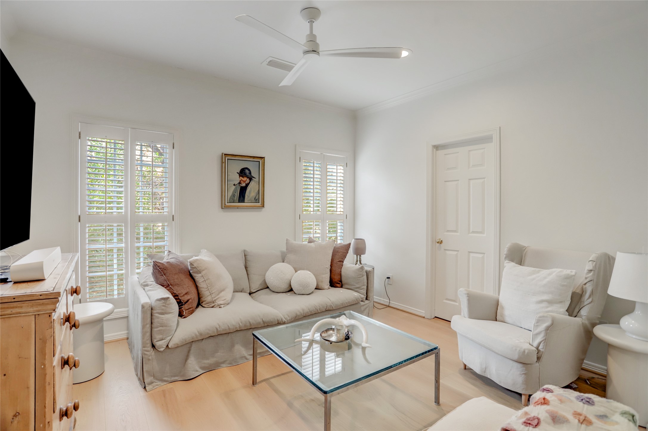 2703 Mid Lane, Unit 4 Houston, TX 77027 - Photo 12 of 16 a living room with furniture and a large window