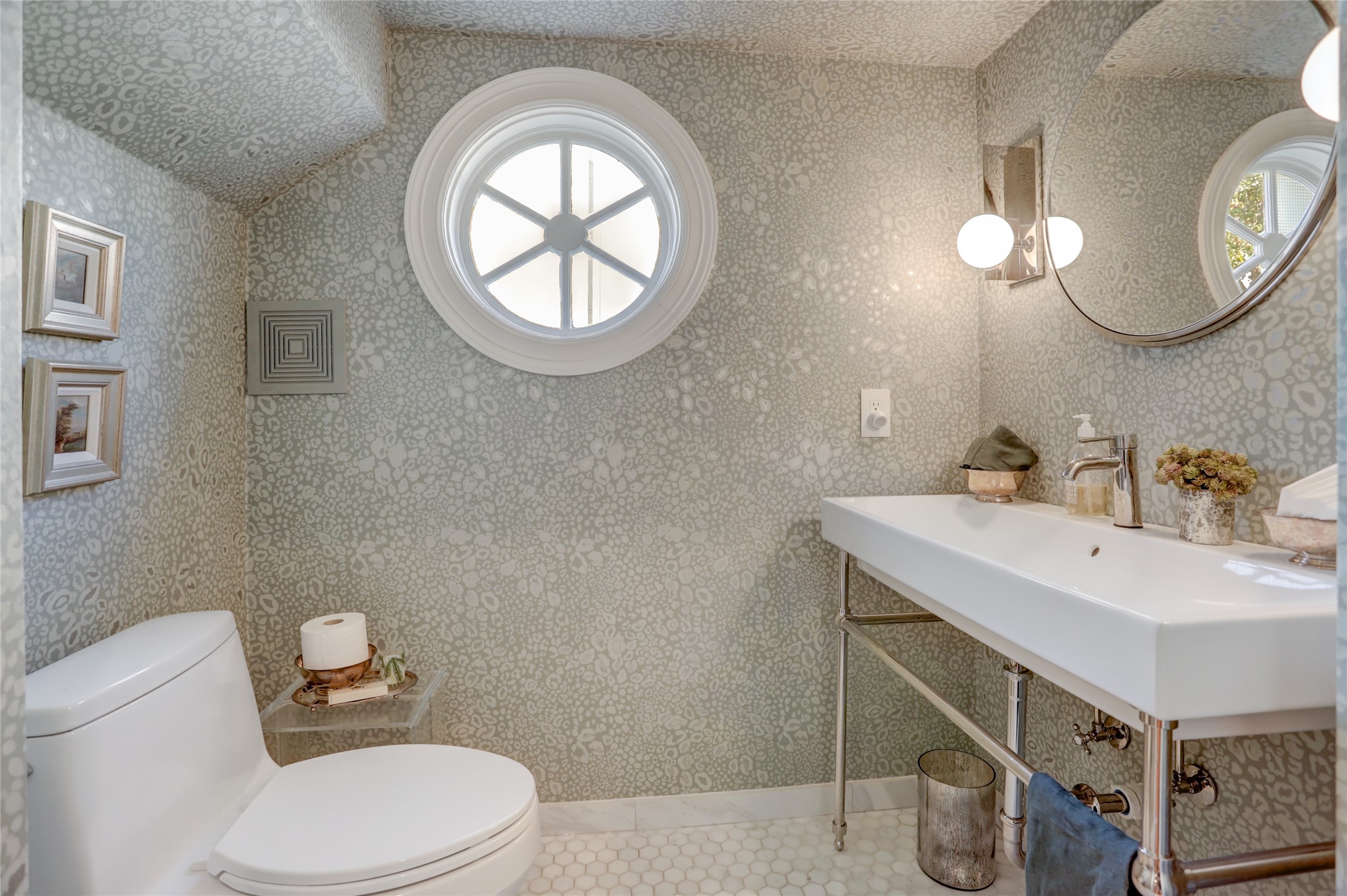 2703 Mid Lane, Unit 4 Houston, TX 77027 - Photo 8 of 16 a bathroom with a toilet a sink a mirror and vanity