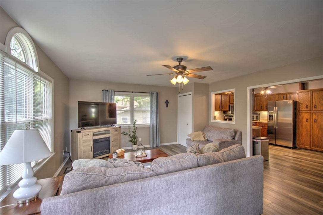 3527 East Eugene Drive Decatur, IL 62521 - Photo 5 of 27 Gallery Image 5