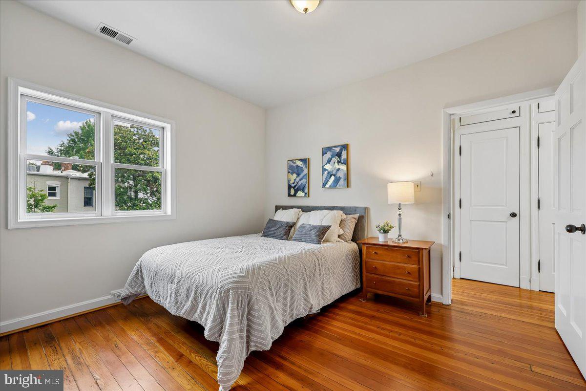126 E Street Southeast Washington, DC 20003 - Photo 20 of 38