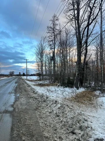 $39,900 | 48-49 Middle Road, Bradford, ME 04410