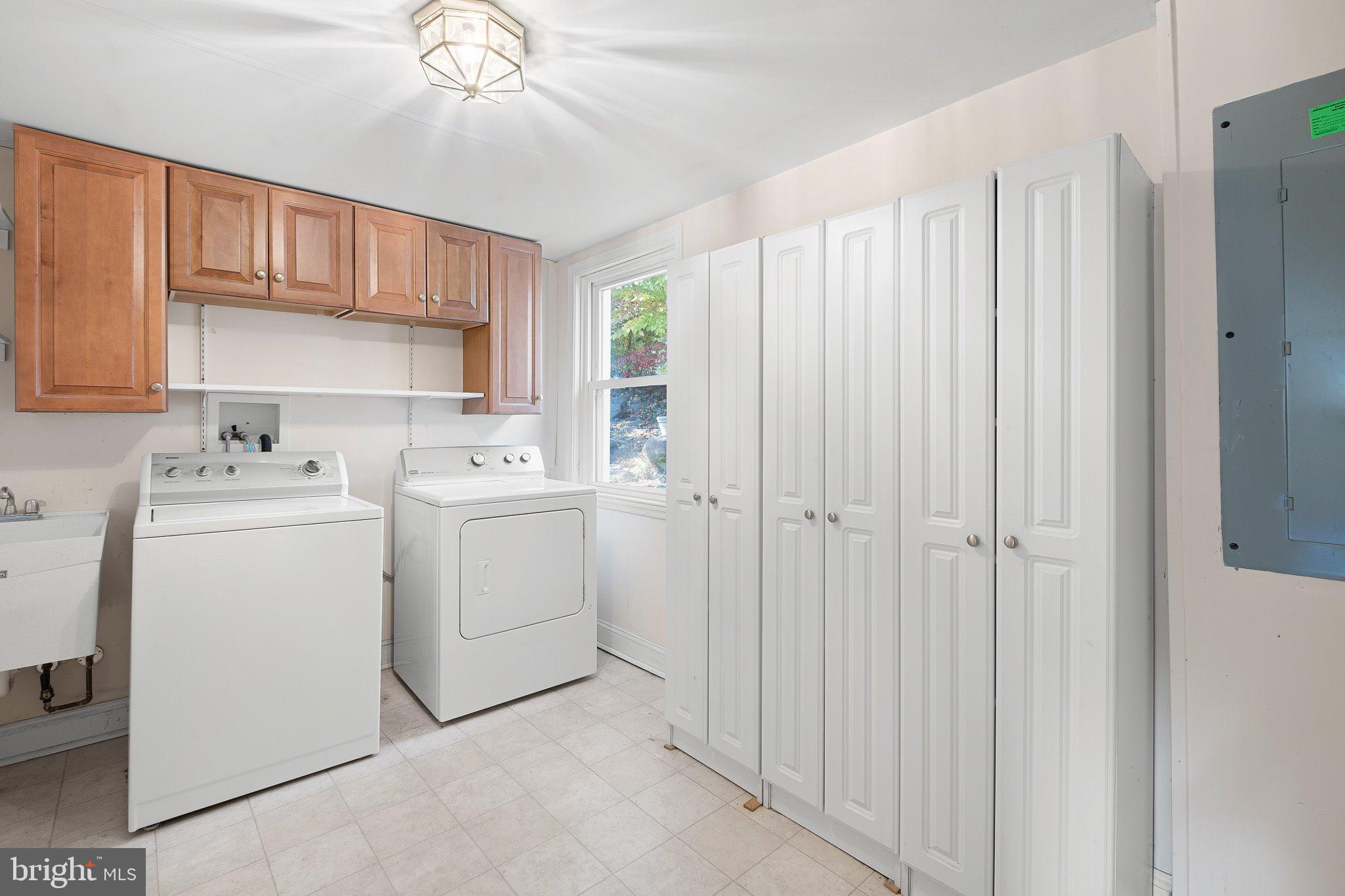 41 Devonwood Road Wayne, PA 19087 - Photo 10 of 20 Big laundry