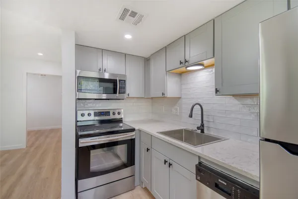 $999 | 2500 Burleson Road, Unit 701, Austin, TX 78741