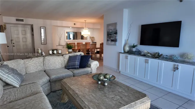 $3,200 | 1201 South Ocean Drive, Unit 1903S, Hollywood, FL 33019