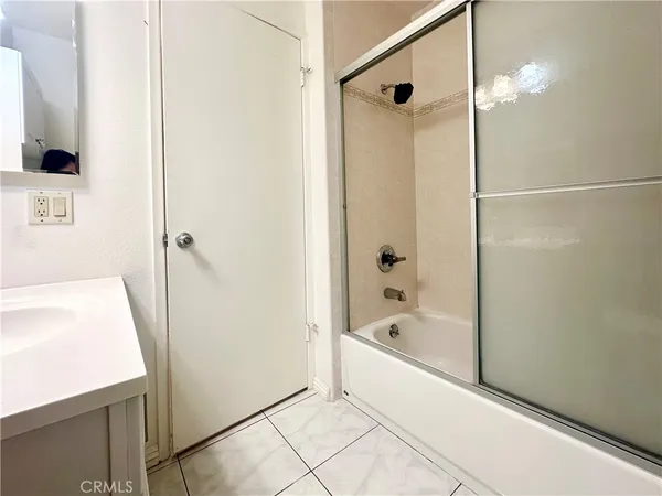 $2,000 | 140 Streamwood, Irvine, CA 92620