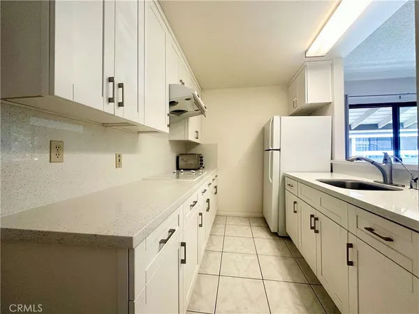 $2,000 | 140 Streamwood, Irvine, CA 92620