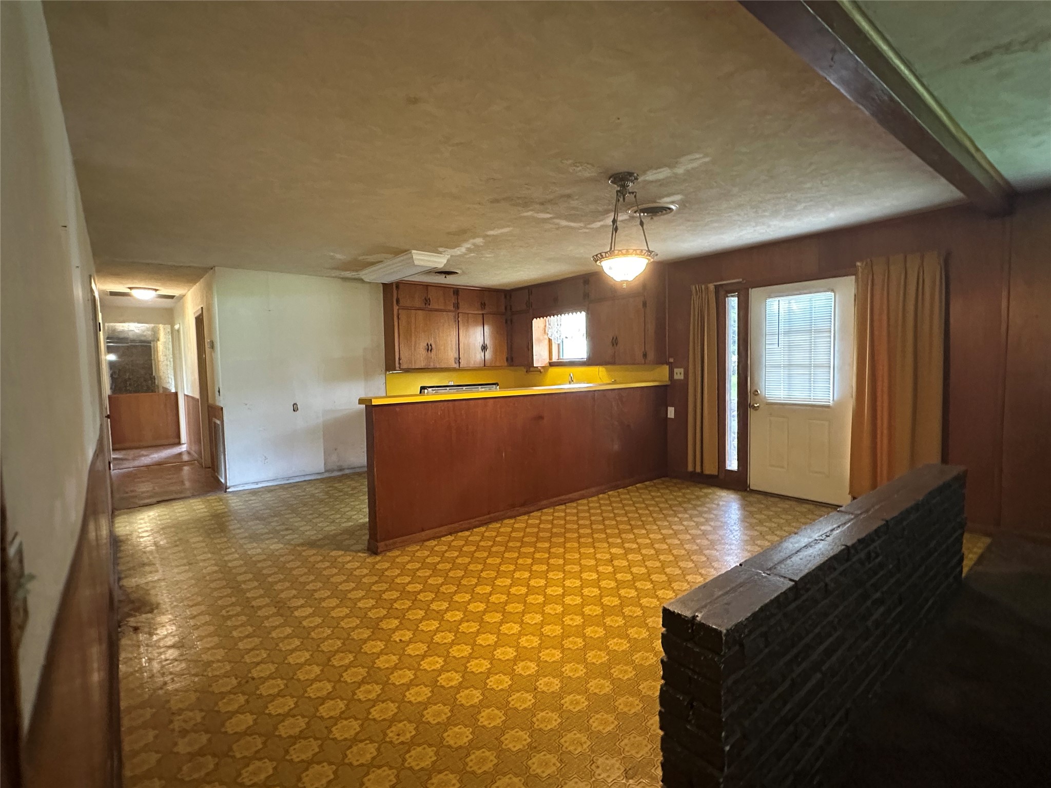 112 Raven Street Clute, TX 77531 - Photo 8 of 33